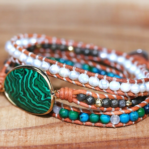 Handmade peacock green stone bohemian bracelet - Picture 4 of 4